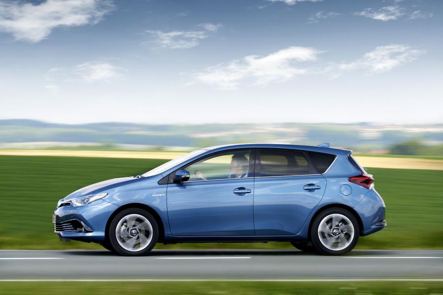  Toyota Auris Hybrid 2015 года  (фото 19 из 31)